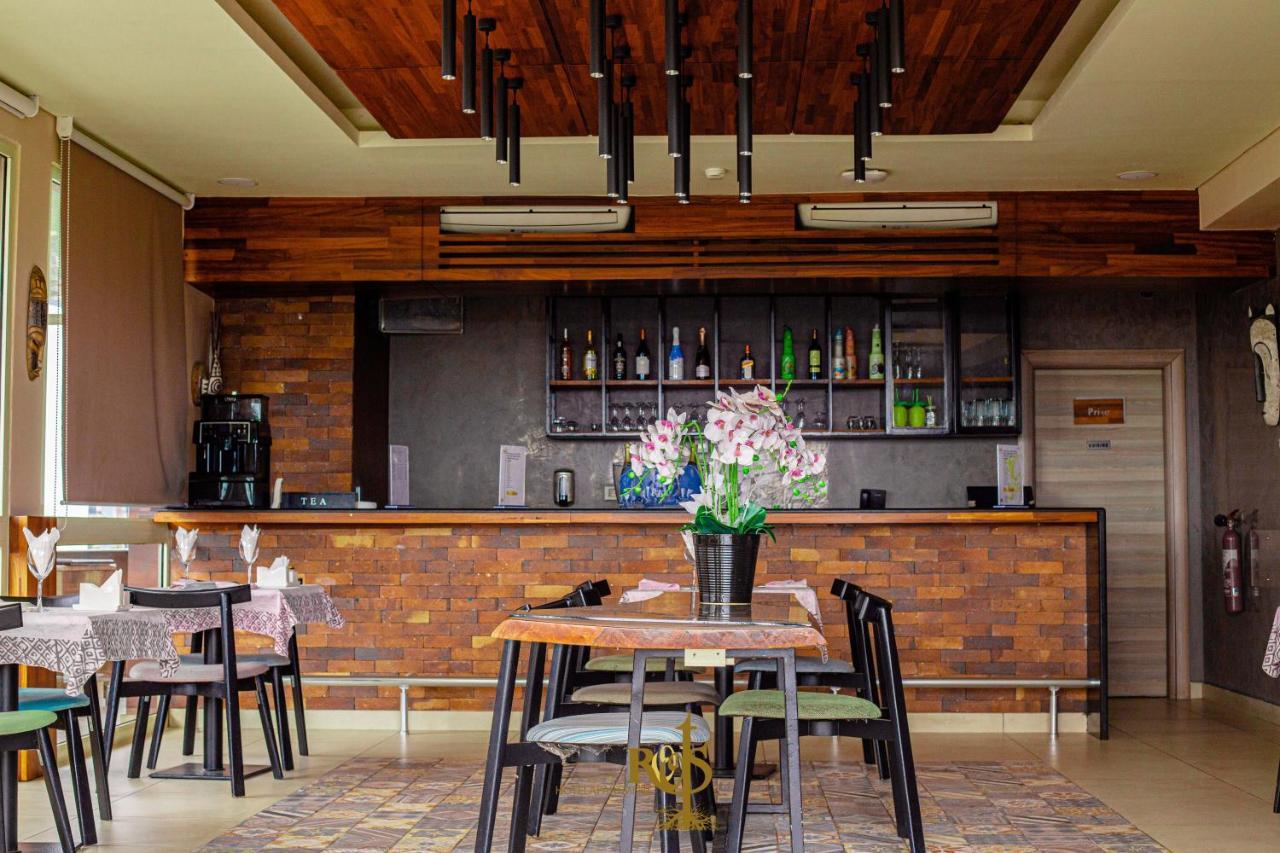 Roots Hotel Apartments أبيدجان المظهر الخارجي الصورة