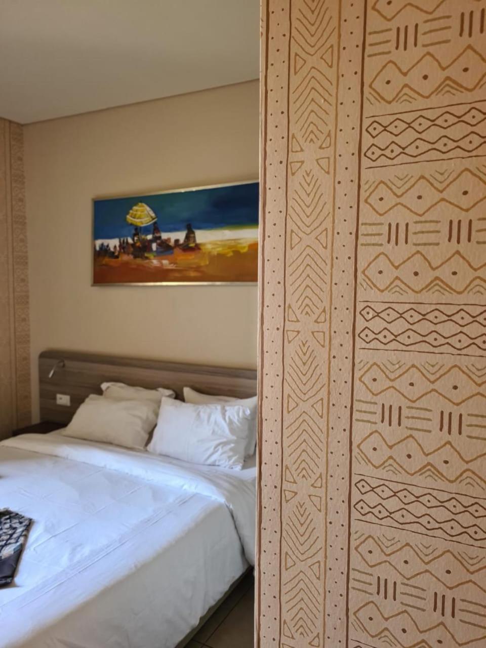 Roots Hotel Apartments أبيدجان المظهر الخارجي الصورة