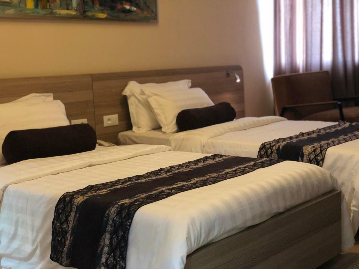 Roots Hotel Apartments أبيدجان المظهر الخارجي الصورة