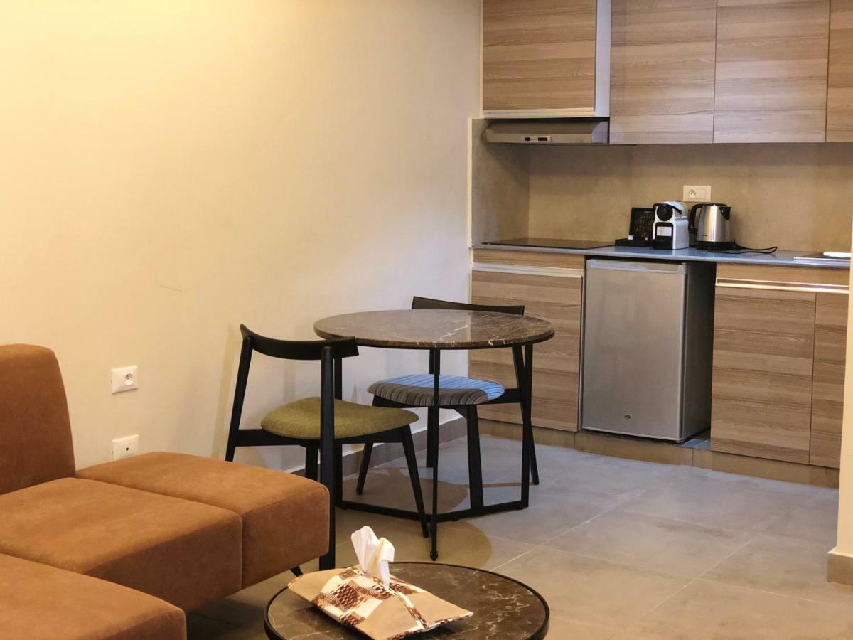 Roots Hotel Apartments أبيدجان المظهر الخارجي الصورة