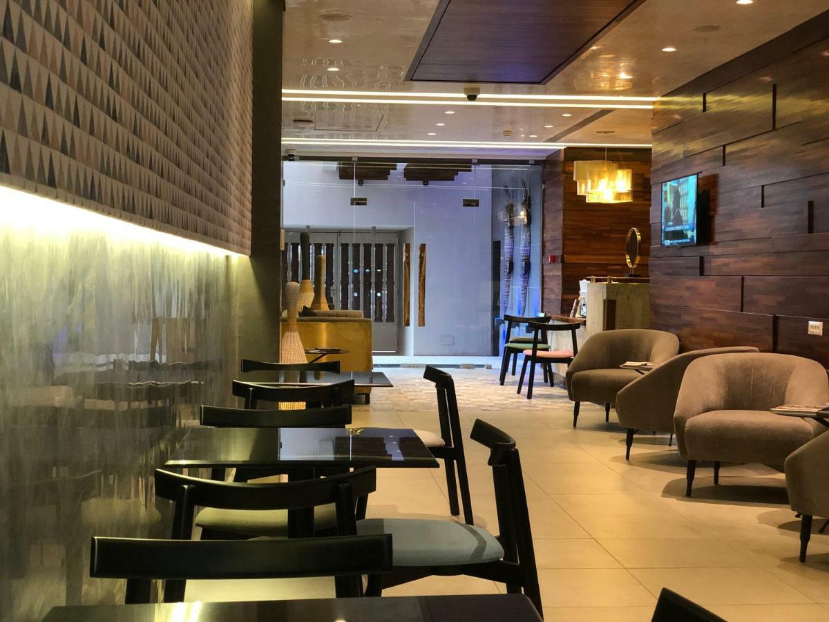 Roots Hotel Apartments أبيدجان المظهر الخارجي الصورة