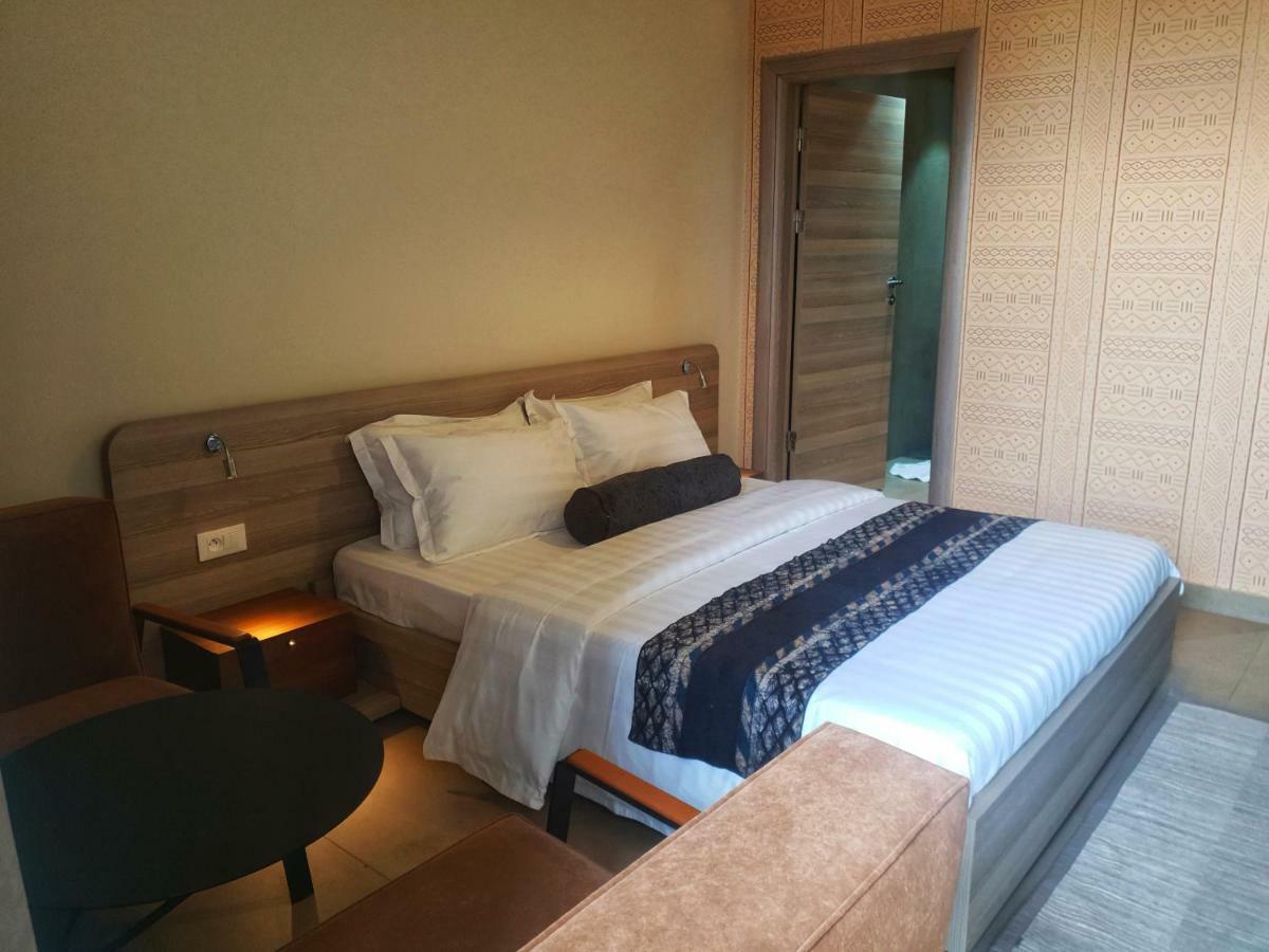 Roots Hotel Apartments أبيدجان المظهر الخارجي الصورة
